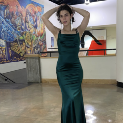 Carolina Osoria posing in a green dress
